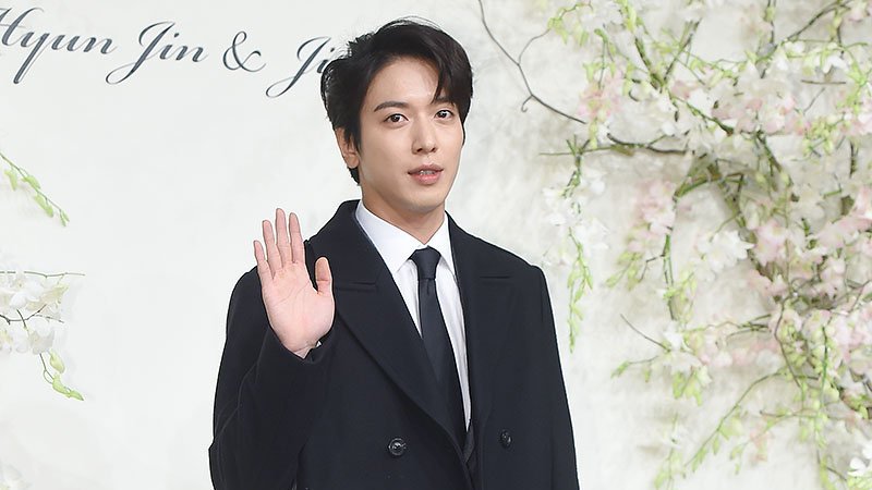#JungYongHwa Announces Military Enlistment Date + Addresses Affected Concert Dates
soompi.com/2018/01/25/jun…