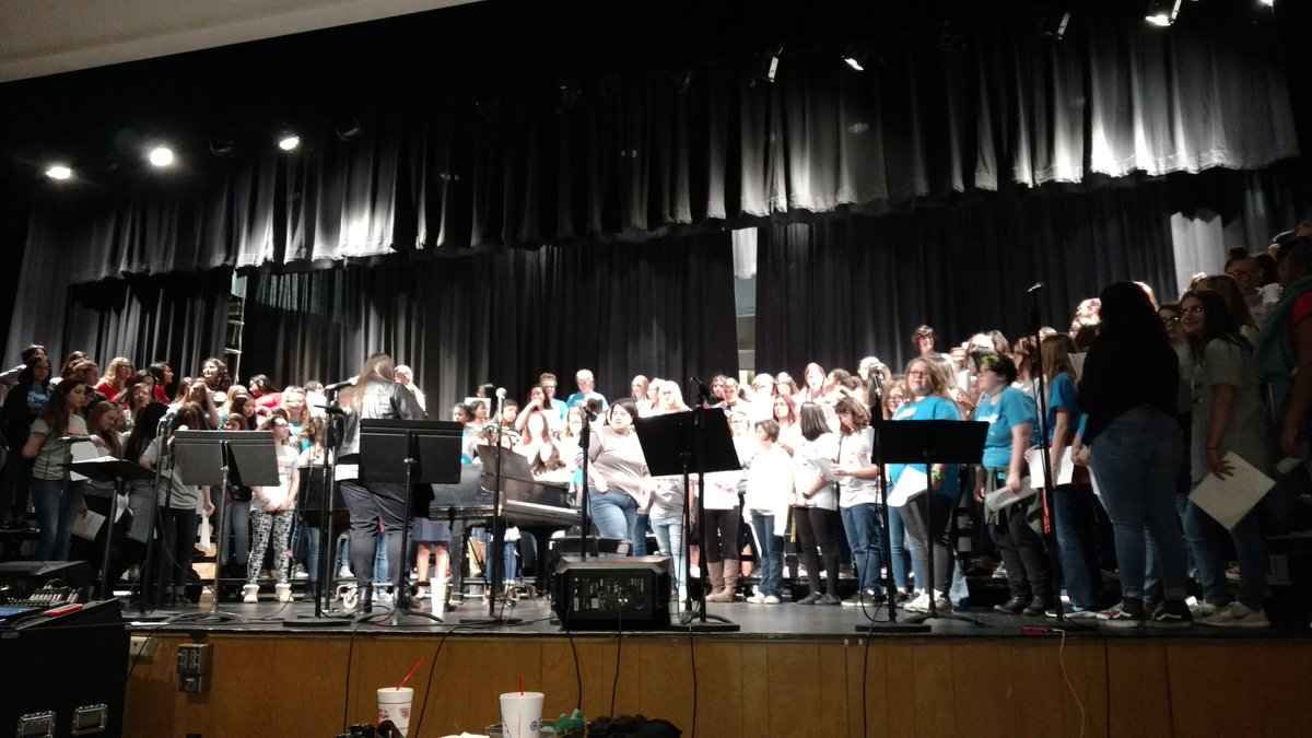 HCzuchna's tweet photo. Girls on stage practice round. @FanninPanthers https://t.co/sM2mj0QZaf