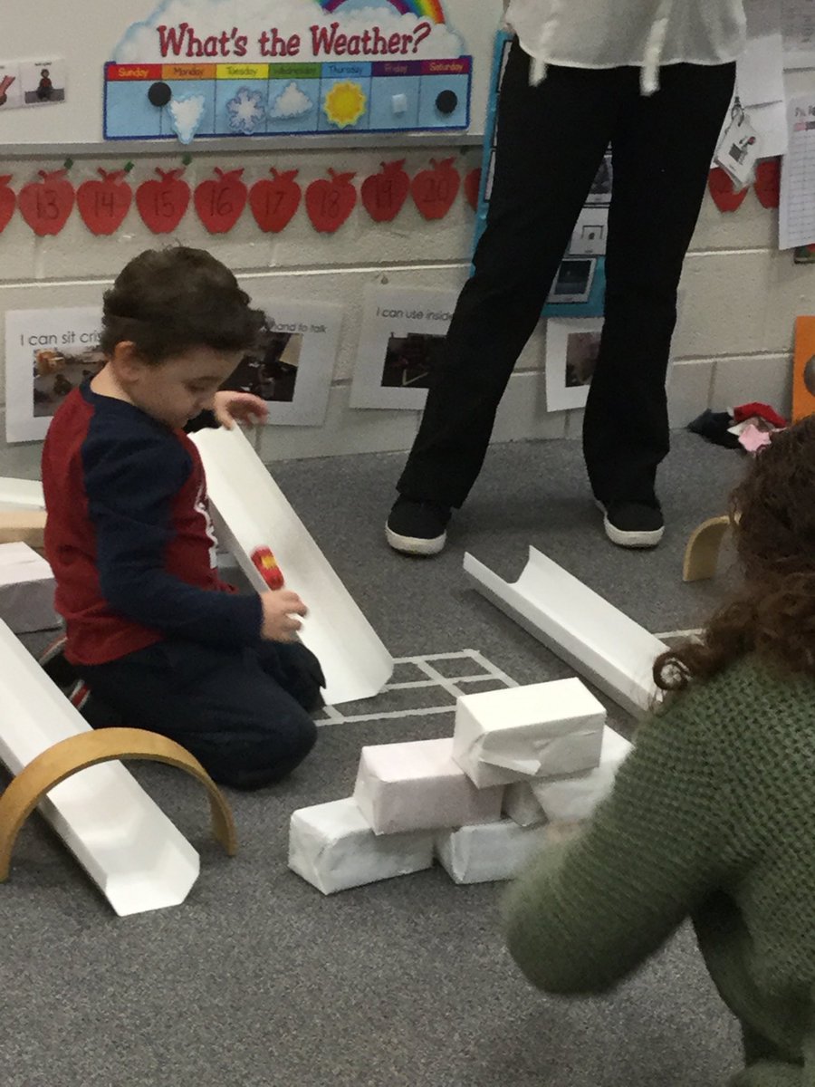 ECEC_Turtles's tweet photo. Magnets, blocks and bots oh my! Fun at ECECs STEM Night! @ctadel , @ECEC_Turtles https://t.co/mO4jVr43t2