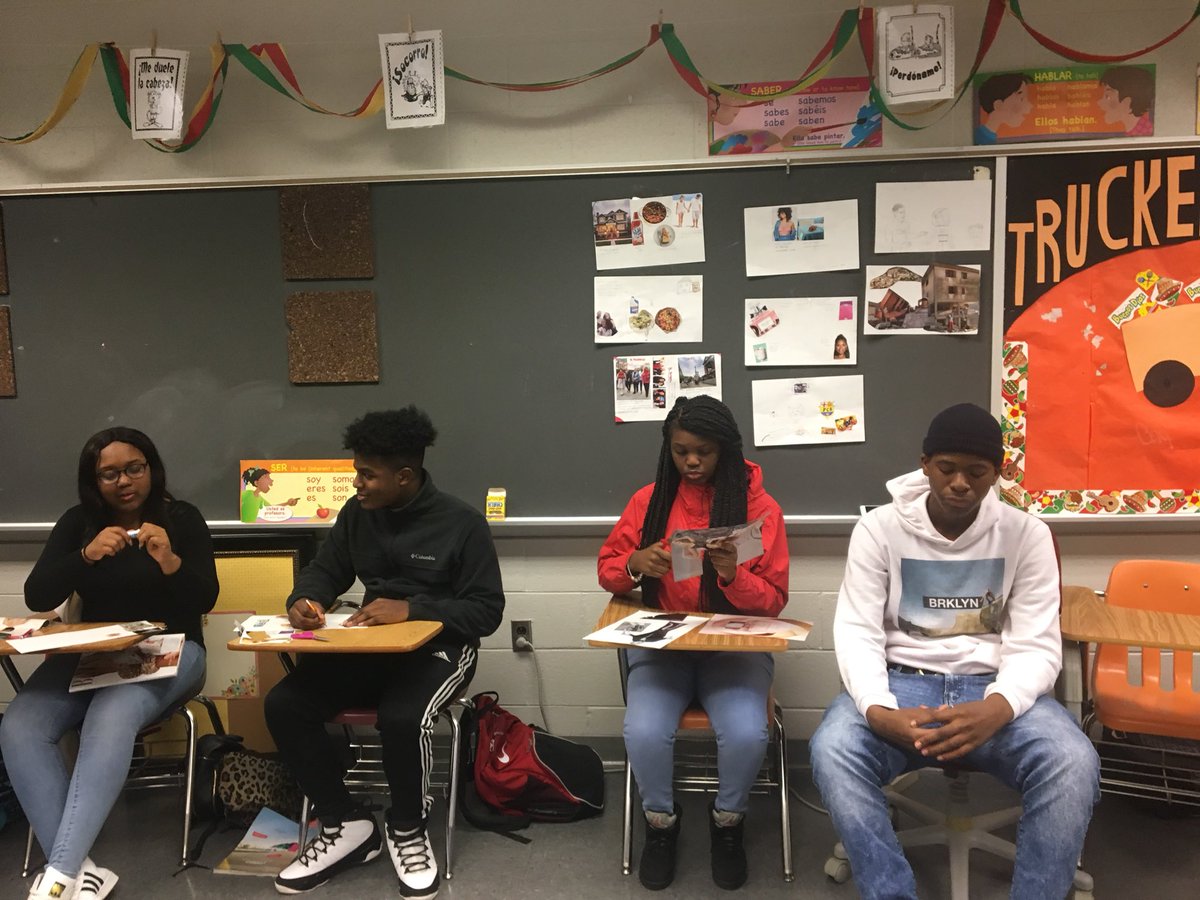 senoramcewan1's tweet photo. Today was AWESOME! We made and presented our Spanish Projects and mis estudiantes did a FANTASTIC JOB!@GoCHSTruckers https://t.co/UNtBU8R2jc