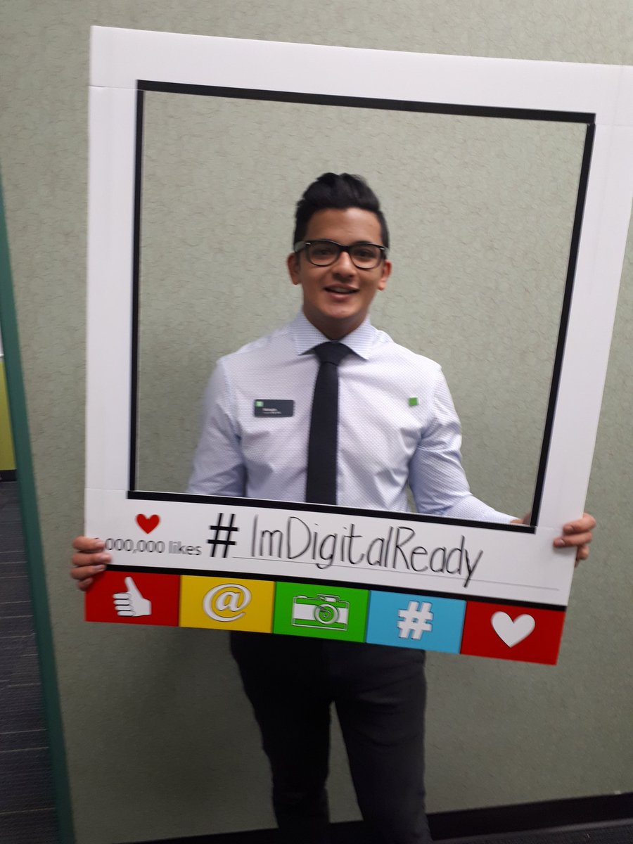 JessLHamblin's tweet photo. #WeTheNorthfield Rish just helped his customer download the mobile app to his new phone!#ImDigitalReady @TDCT3823 @RyanBennett_TD @NelsonAraujo_TD @DanijelaDoslo @JMango_TD https://t.co/SML2M4wmQ2