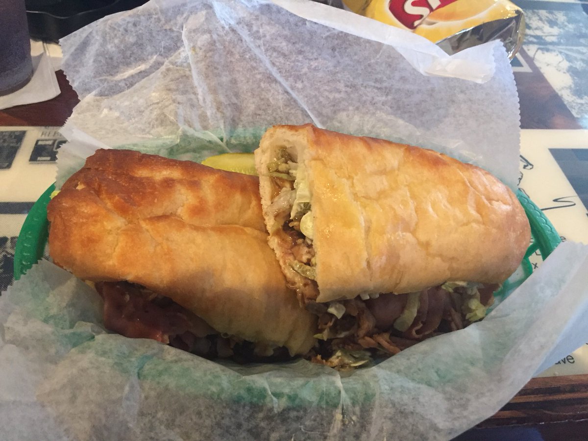CajunMallard's tweet photo. Darrell’s Special for Lunch. Poyboy w/ Roast Beef, Ham, Turkey, Dressed, Jalapeño Mayo, Loaded w/ Gravy!!!! Needed At least 10 napkins. #money #poyboy #Darrells #Louisiana https://t.co/2ka6HpjgG5