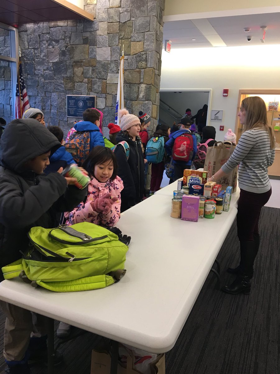 ThirdGradeCrew's tweet photo. Jam the Van at #estabrookschool https://t.co/Q9Dx8slRt5