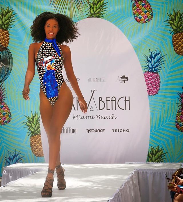 _YasGonzalez's tweet photo. Gracias a mi hermano @omerpardillocid por permitir que la imagen de @celiacruzlegacyproject sea parte de este sueรฑo hecho realidad! #celiavive #cubacollection #yasgonzalez #libertadcollection #miamidesigner #fashionweek #fashiondesigner #handmade #patterndesign #uniquedesignโฆ https://t.co/jcBvUaIoTd
