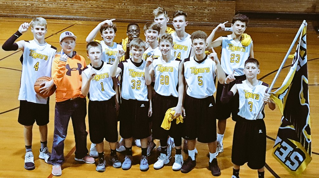 gayleydeemom3's tweet photo. These boys captured the district title tonight!!! 🐯🏀❤ #PJD #7thGold #SealyJH #TigerBasketball #Champs https://t.co/b8A0pWHlQz