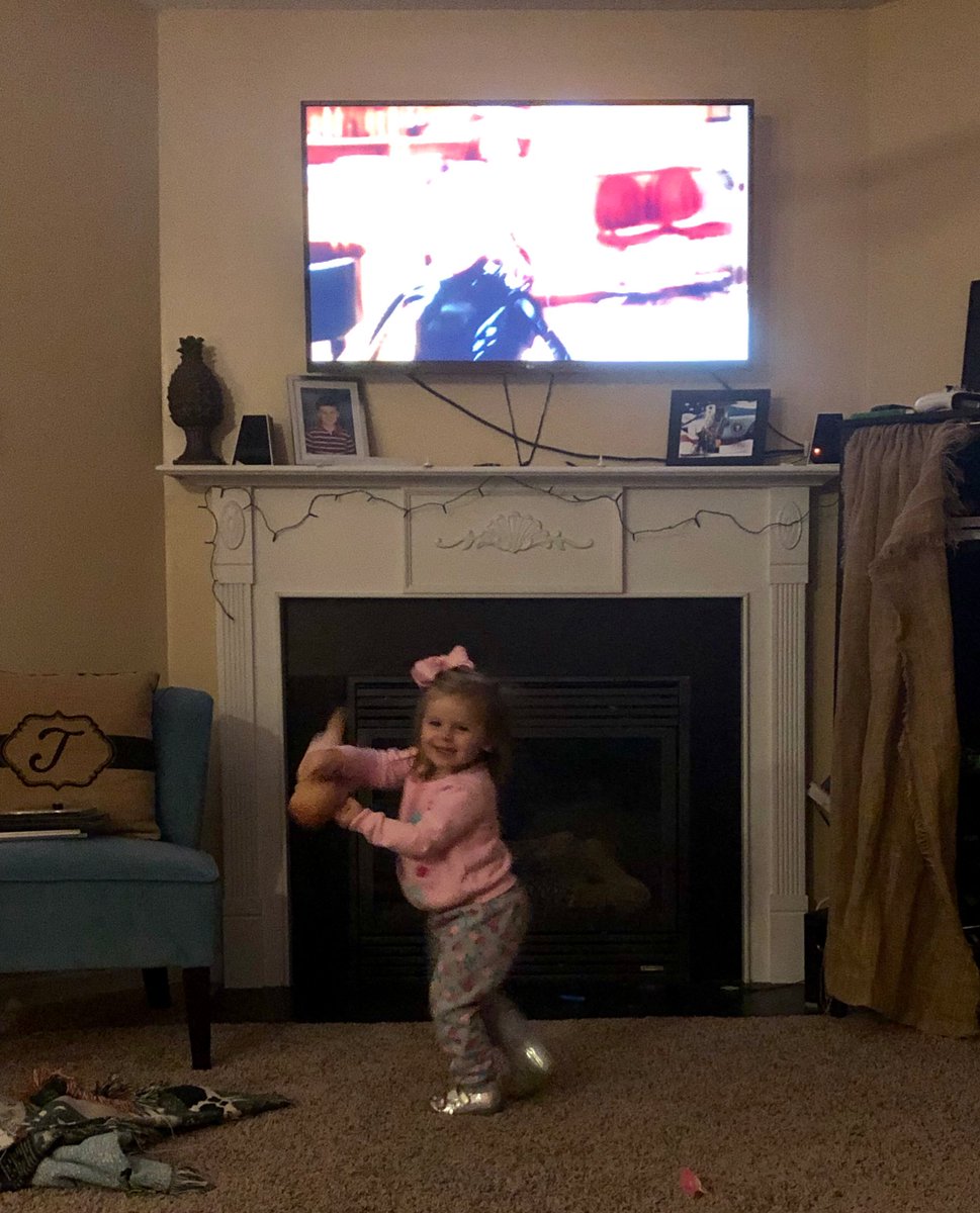 edtech_ology's tweet photo. There are 2 things my 2yr old loves...Super Girl &amp; music. Put them together &amp; you have 1 excited little girl!  @MelissaBenoist #Glee #TheFlashMusical https://t.co/FUyfRCMtjM