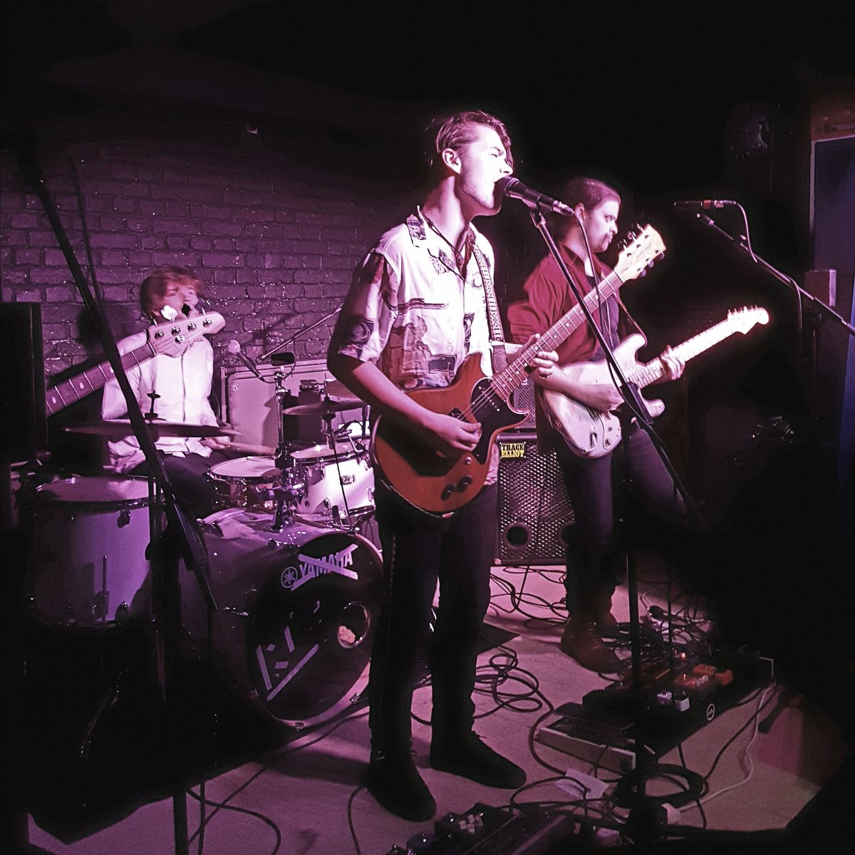 MCGlentworth's tweet photo. Excellent evening at @CafeTotem for @EnglishRainUK headlined by the absolutely superb @Casadrivers from France (a magnificent live band completely new to me tonight). Very enjoyable support from @TheVellas @goodfoxy_ and Jack Hardwick of @CORAPEARLBAND too. https://t.co/OBzuo8i76q