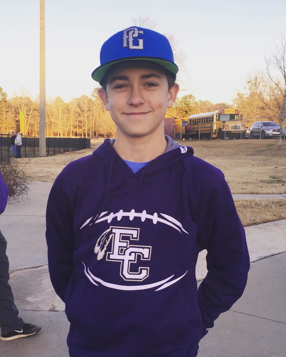 BraydenCarey11's tweet photo. Proud to be an ECHS Indian Baseball player with my little bro. Way to work hard! #careybros #ECHSBaseball #brotherlylove https://t.co/S2eTbkljHf