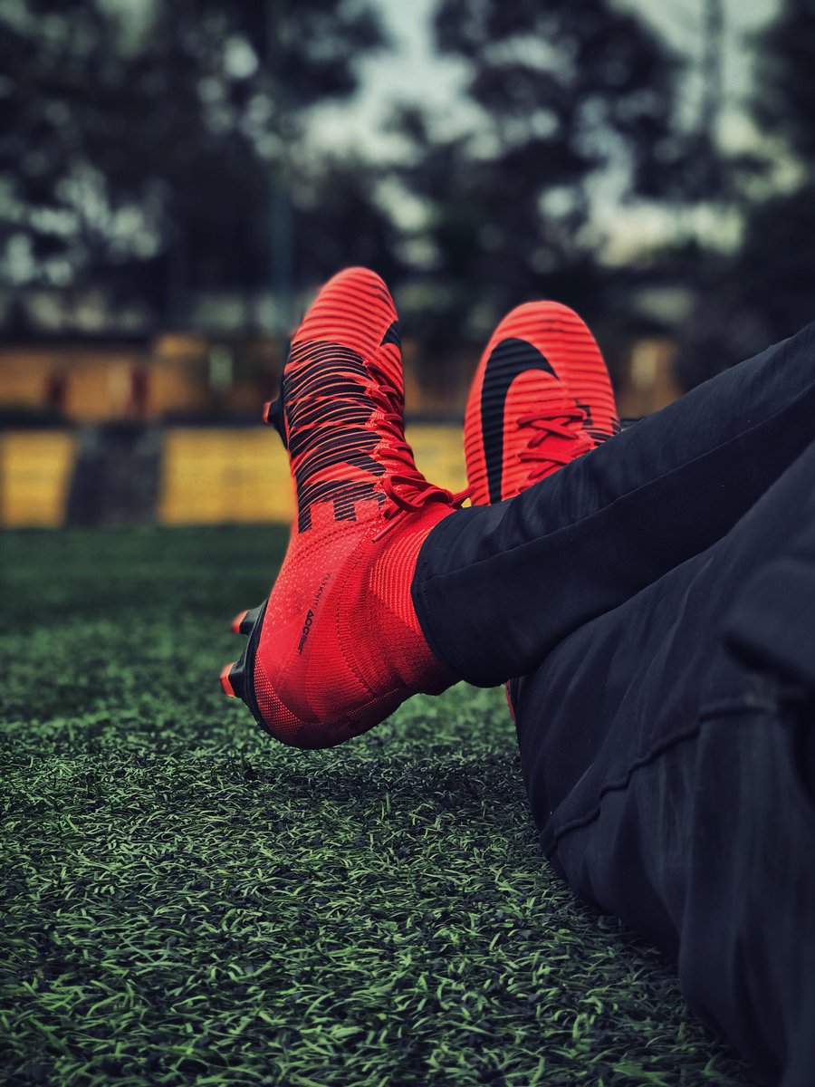 Kapifree's tweet photo. Los guapos para el Fut ⚽️🤙🏽
#Tiitanes #Mercurial #Red #PlayFire https://t.co/nJLjzj63Lv