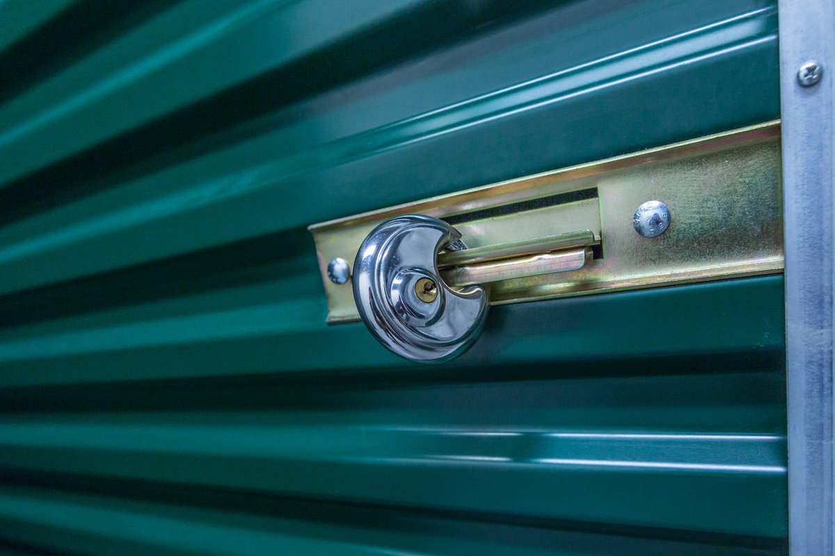 storagechoice's tweet image. When you choose to store with Storage Choice, we guarantee you will be greeted with a happy smile and a helpful hand. Our storage professionals are here to help you at any point in the process. bit.ly/2bIiVOm
