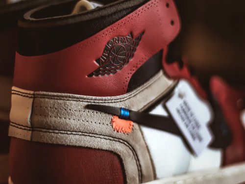 runpartners's tweet photo. Can you speak in sneakers? Here's an example of lingo used:
Cop - buy something
Grails - your most desired sneaker you would probably never attain
Deadstock - never tried, never worn; the shoe is completely new
OGs - original or original release https://t.co/qaVMU3bvRs