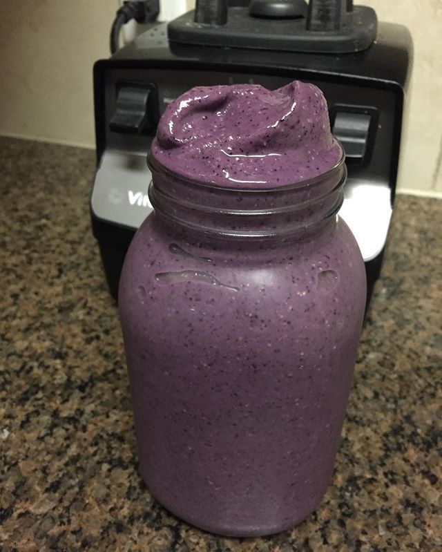 chemese's tweet photo. Blueberry &amp; Bananas Smoothie with frozen blueberries, frozen bananas, @blenditup.foods berry protein powder, dates, oats, and almond milk 
#whatvegandrink #vegan #veganfoodshare #smoothie  #veganlifestyle #vegan4life #fruits #eatclean  #plantbased #rawfo… https://t.co/GPk3r1tvw3 https://t.co/Q3SoMpX7NZ