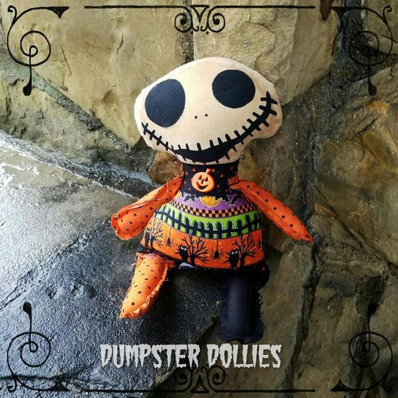 dumpsterdollie's tweet photo. #dumpsterdollies #RETWEEET #art #dolls #Pittsburgh #gothic #emo #hipster #timburton #nightmarebeforechristmas https://t.co/r2hFs3ioXc