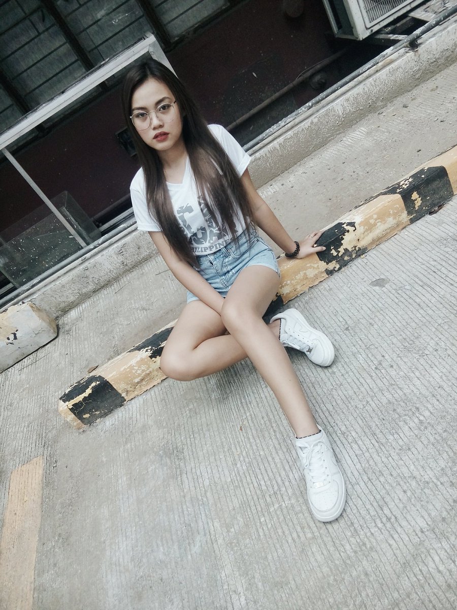mshoneychiong's tweet photo. Back to basics ❤
📷 @itsneiladrian
#ootd #ootdfashion #basicootd #basics #vsco📷 #vscofilter #vscocamph #vscoph #ootdph #snapseed #snapseed https://t.co/ZLl89uctAe
