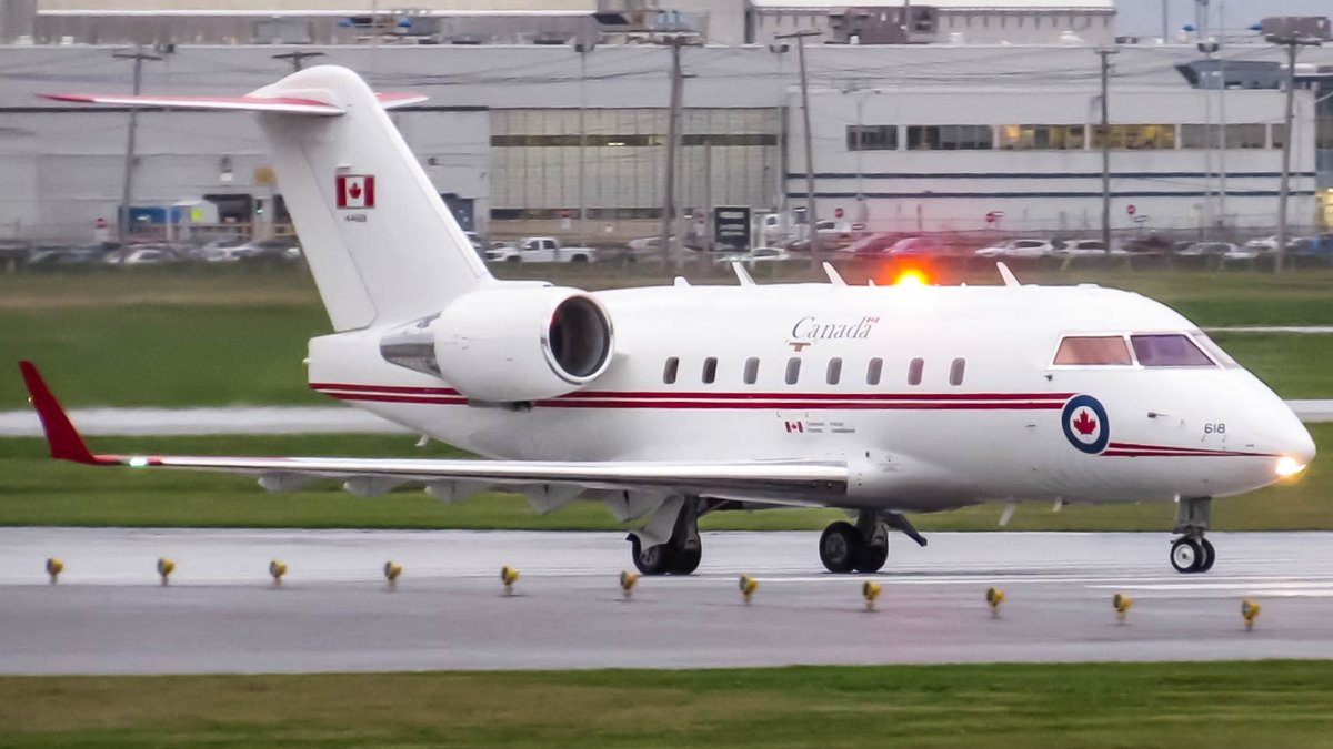 Mark__Brandon's tweet photo. VIDEO: @RCAF_ARC (@ARC_RCAF) #CC144 departing #YUL airport as "Canforce 3764" back to @FlyYOW!
Always enjoy filming this beauty...
https://t.co/7mpb4jth2F https://t.co/EZR8mK4zZe