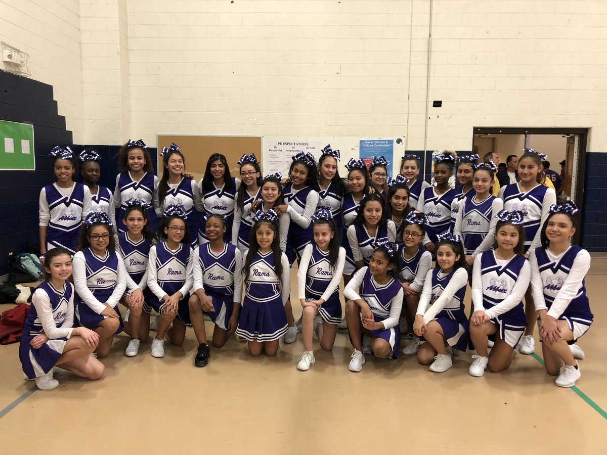msspaulding41's tweet photo. First cheerleading game is complete. #ramily60 #lettheseasonbegin @AbbottMiddle https://t.co/nOlQr65PGo