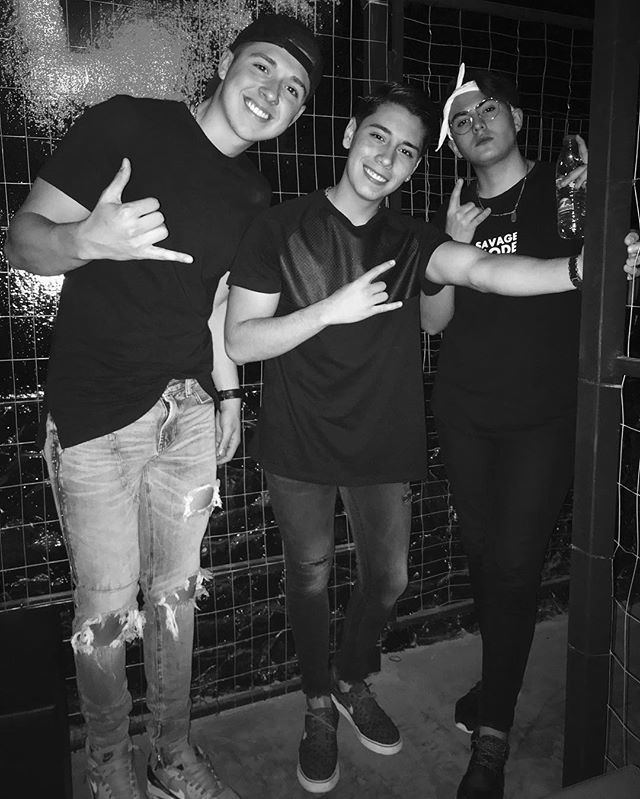 9oncemusica's tweet photo. Jueves de ... 🤙🏻 #ShowTime #Trepate https://t.co/2qlSkmhUaG https://t.co/phSSwMw5Kw