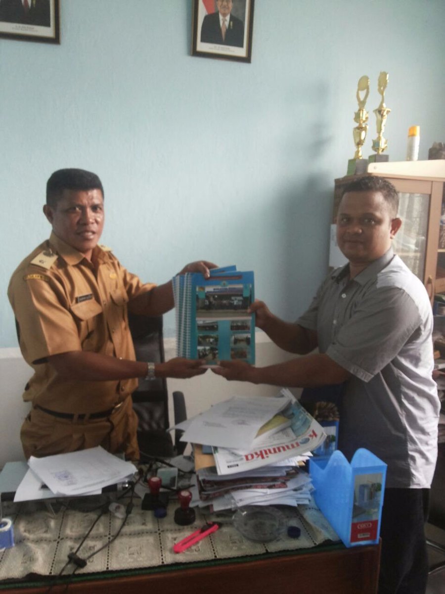 Penyerahan Buletin kepada Kepala Puskesmas Umanen: dr.Meinita Ginting 
Penyerahan Buletin Kepada Lurah Tulamalae; Martinus Loe Mau, S.AB
Penyerahan Buletin kepada Lurah Bardao; Garpar Demon Kleden <a href="/kmngenerasi/">GenerasiSehatCerdas</a>