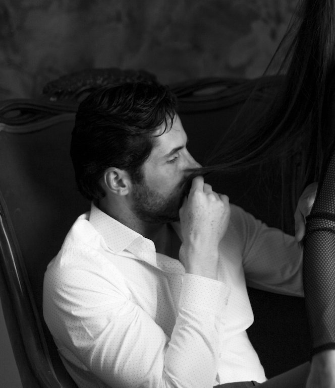 CarlosHenryMx's tweet photo. El aroma y el sentido del humor de una mujer son sus atributos más seductivos. A woman's scent and sense of humor are her most seductive attributes. #seduce #seduced #seduces #seducente #seducejuice #seduceclass #seducencia #seducemadrid #seducetheworld #seduceyourself https://t.co/YXnMxjAkae