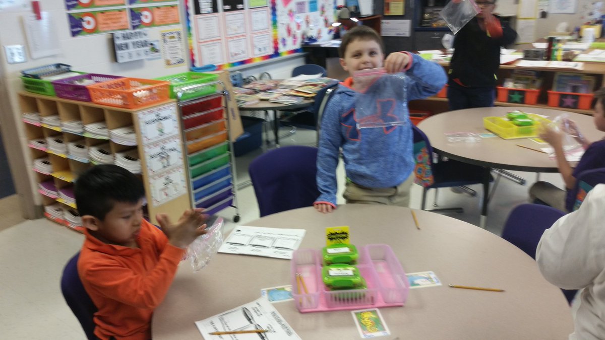 rweihe212's tweet photo. Ss learning about how matter changes from one state to another. @FarmerDragons https://t.co/WcS5GUzG4z