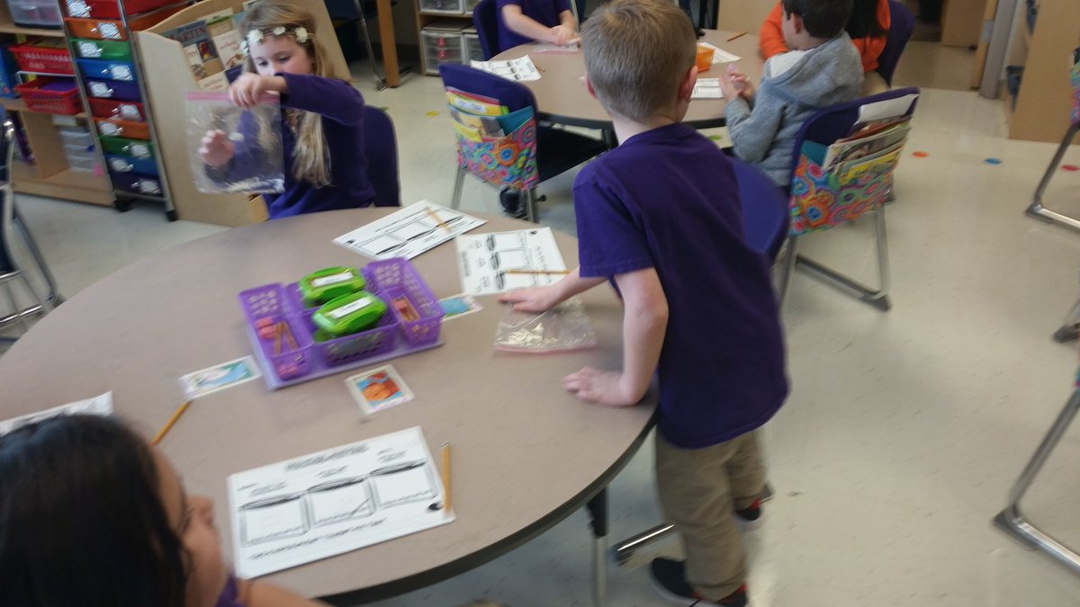 rweihe212's tweet photo. Ss learning about how matter changes from one state to another. @FarmerDragons https://t.co/WcS5GUzG4z