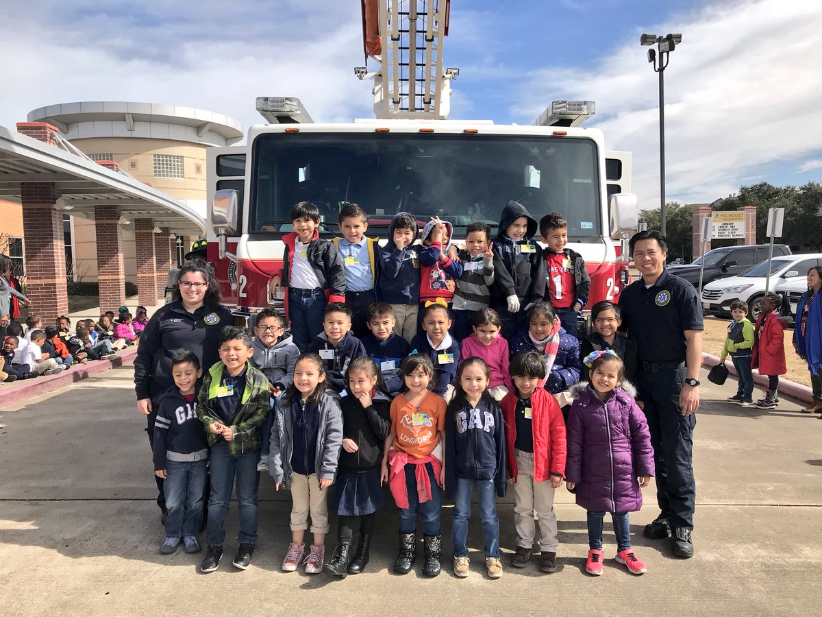 MrMarquez2's tweet photo. Career day! 🚒 Bomberos @HolmquistES @ckutiev1 #bilingual #Kindergarten https://t.co/X3nZAbJcYm