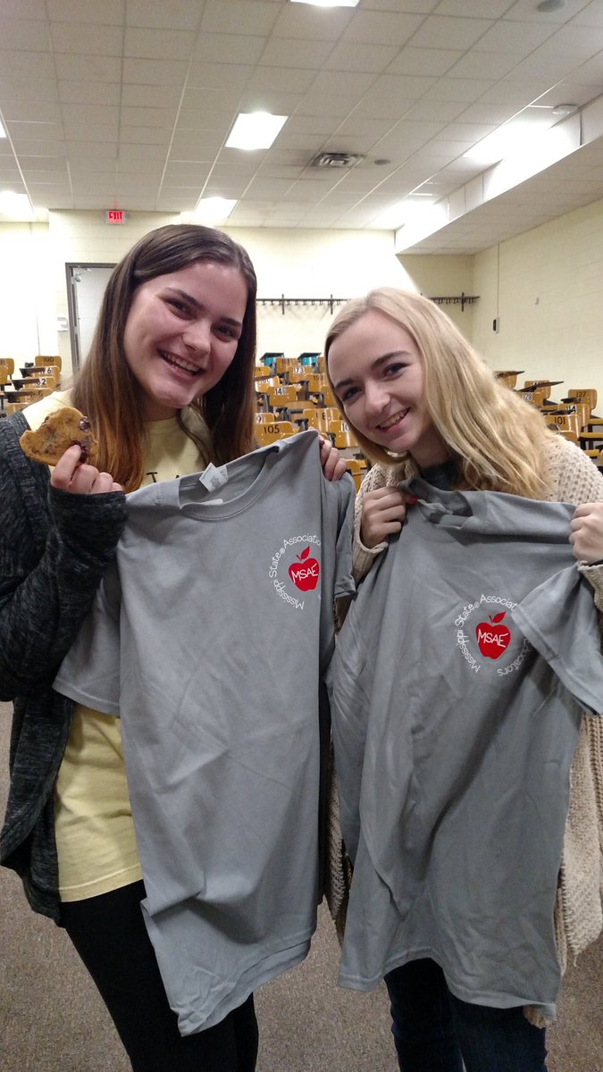 MSAE_msu's tweet photo. Two new members won their very own MSAE t-shirt! #doorprizes https://t.co/5N3fWxqWWf