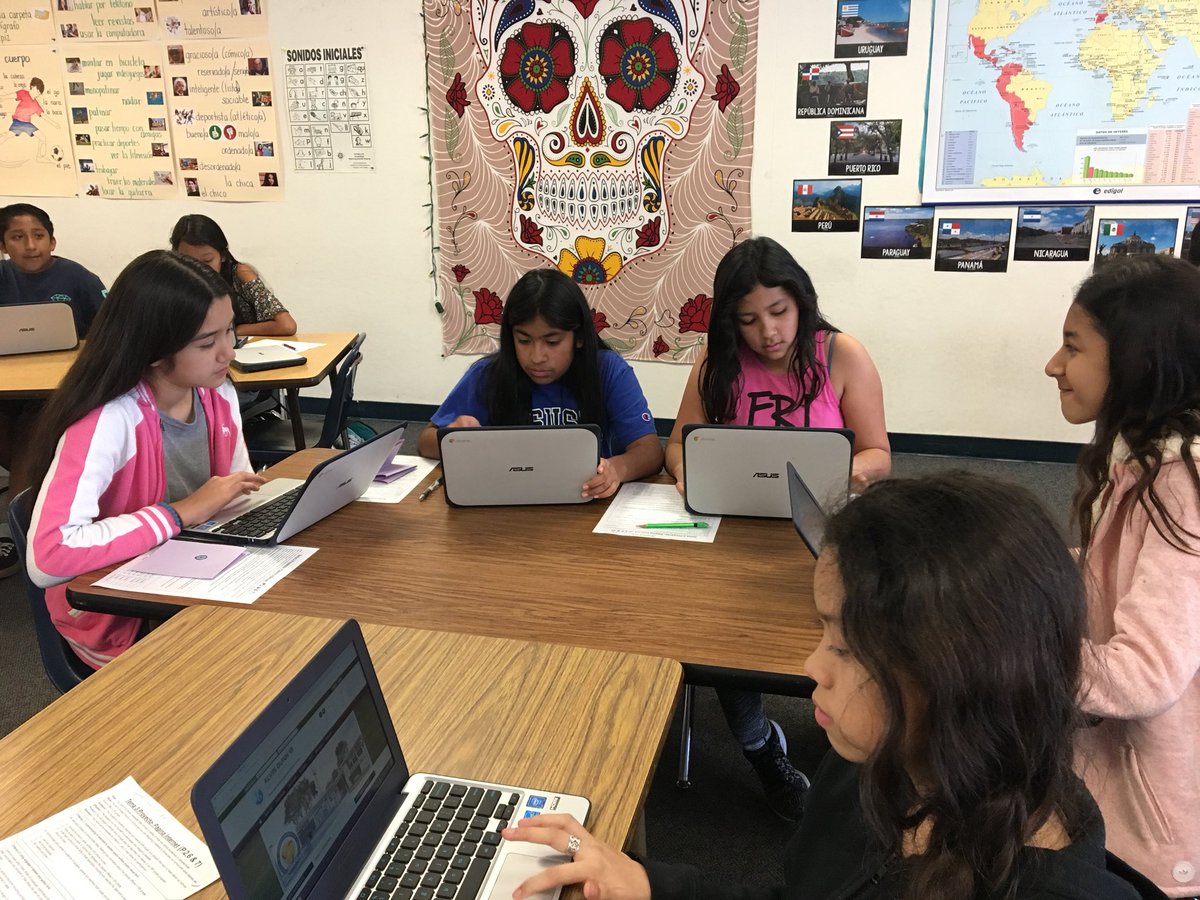 Los estudiantes de Español en sexto grado están creyendo una página internet sobre nuestra escuela y las clases que tienen. <a href="/ADES_SMUSD/">Alvin Dunn School</a>