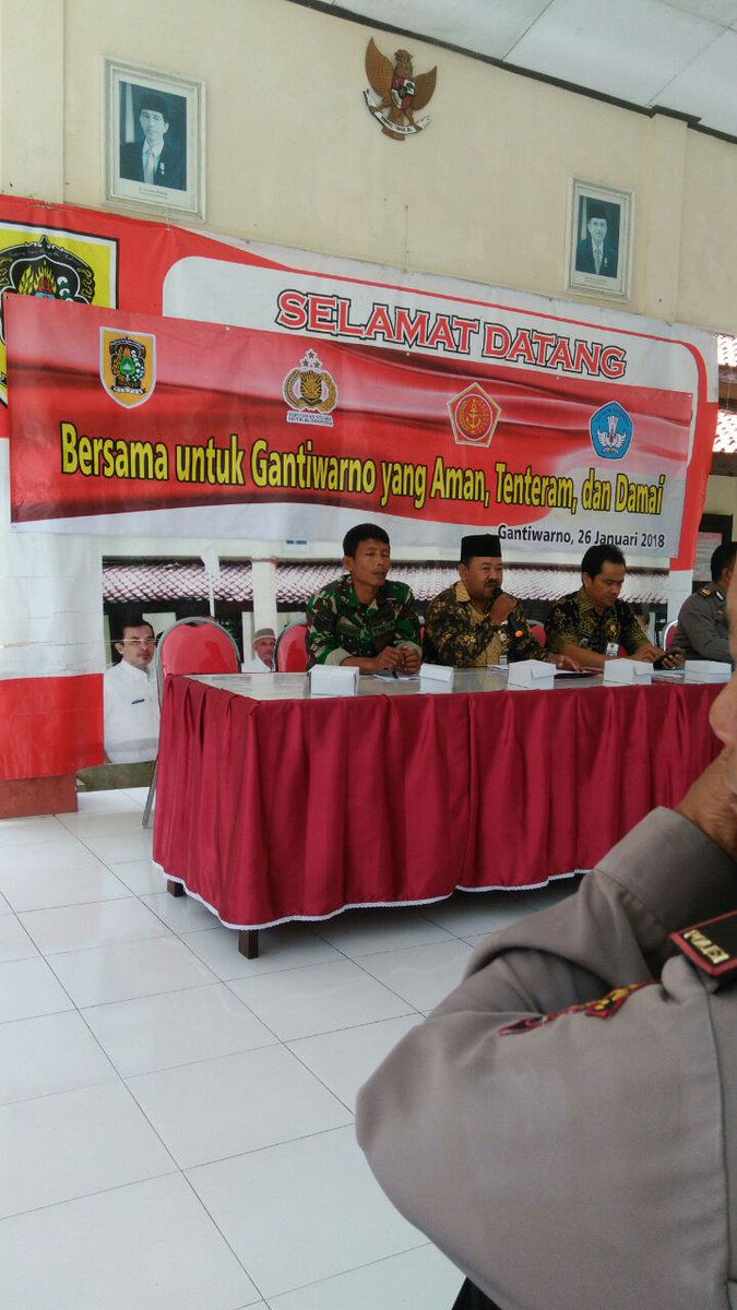 P3mdKec's tweet photo. Bersama untuk gantiwarno yang aman, tentram dan damai https://t.co/q4momVEazY