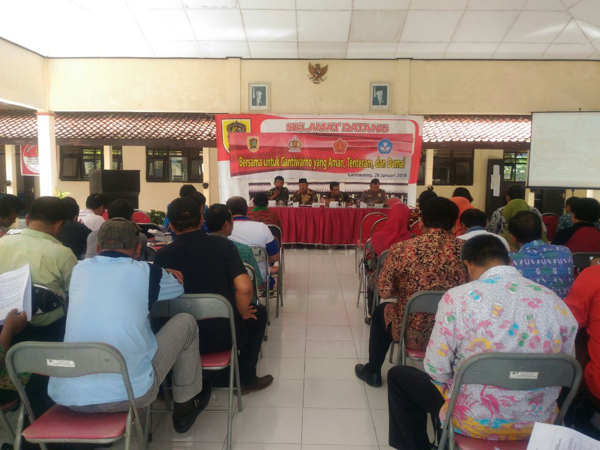 P3mdKec's tweet photo. Bersama untuk gantiwarno yang aman, tentram dan damai https://t.co/q4momVEazY