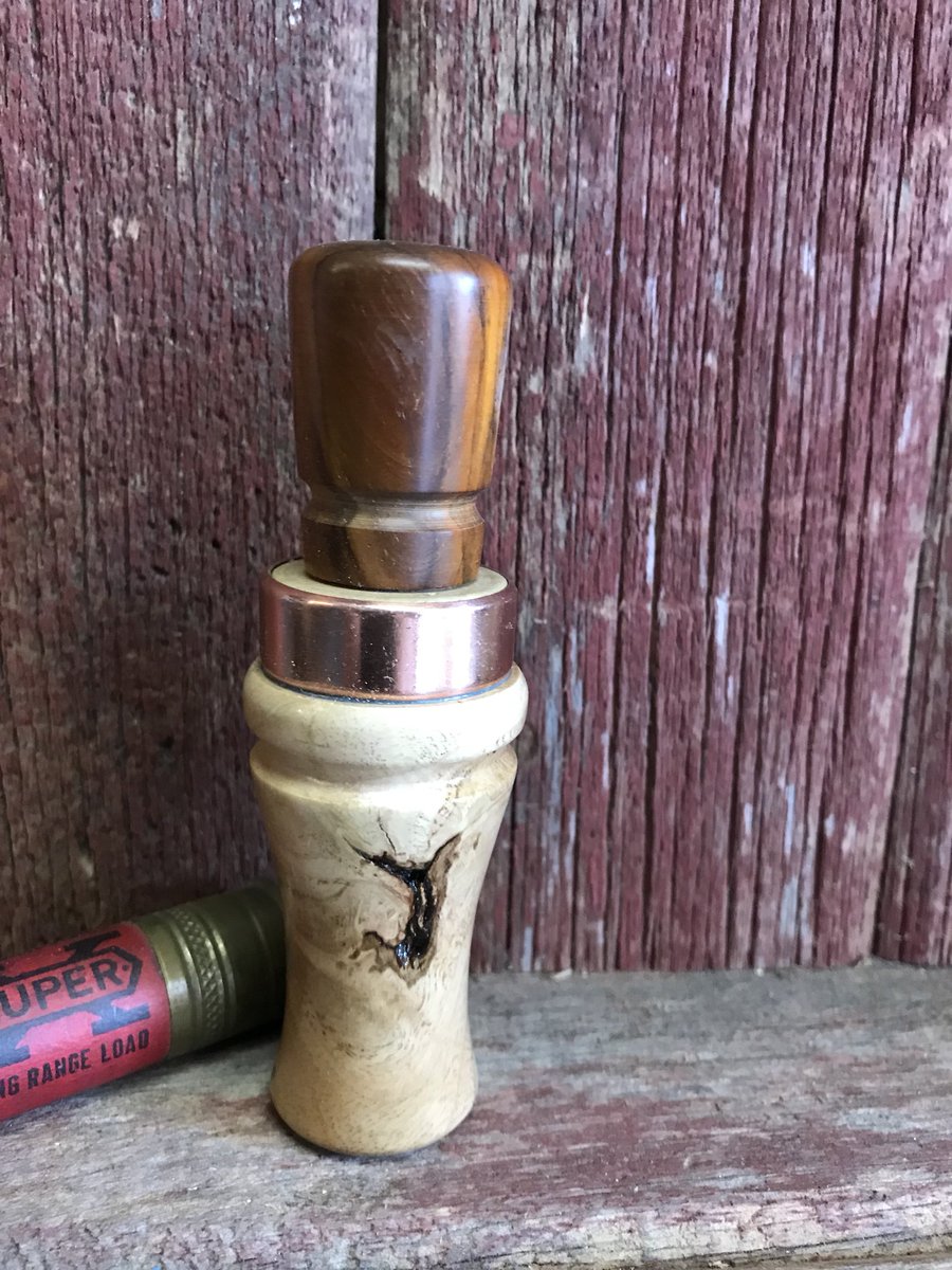 rondavis_calls's tweet photo. Guy was getting it done In North Carolina with this oak burl cocobolo single reed duck call. #duckcall #waterfowlhunting #duckhunting. #callmaking. https://t.co/LWA2xyl05n