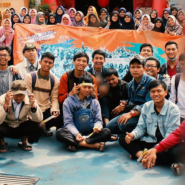 ppm_bj's tweet photo. Si mamat pergi ke kenya
Pulang pulang bawa bininya
Jangan liat tempatnya
Tapi rasakan kebersamaannya
-
-
#PPMMalangraya #ppm_bj https://t.co/KhRZxr2njV https://t.co/7fhTTGFX54