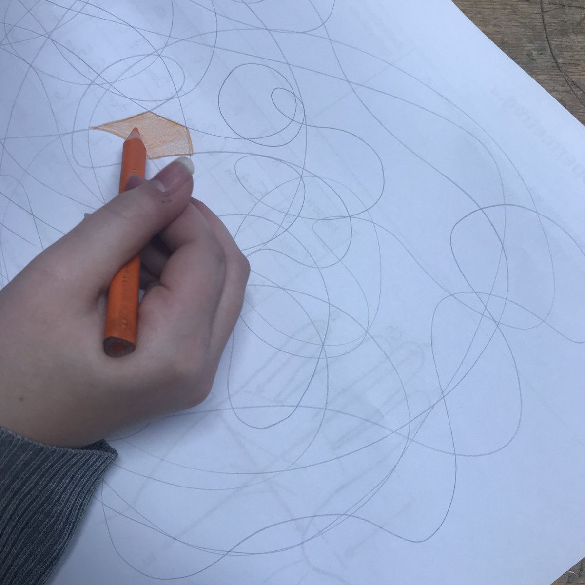 Ymarfer dylunio haniaethol. Blwyddyn 9 yn cynhyrchu siapiau unigryw a gwreiddiol i ysbrydoli eu cynhyrchion terfynol ! 💭✏️📓

Abstract design practise. Year 9 pupils generating unique and original shapes as inspiration for their earphone wraps!