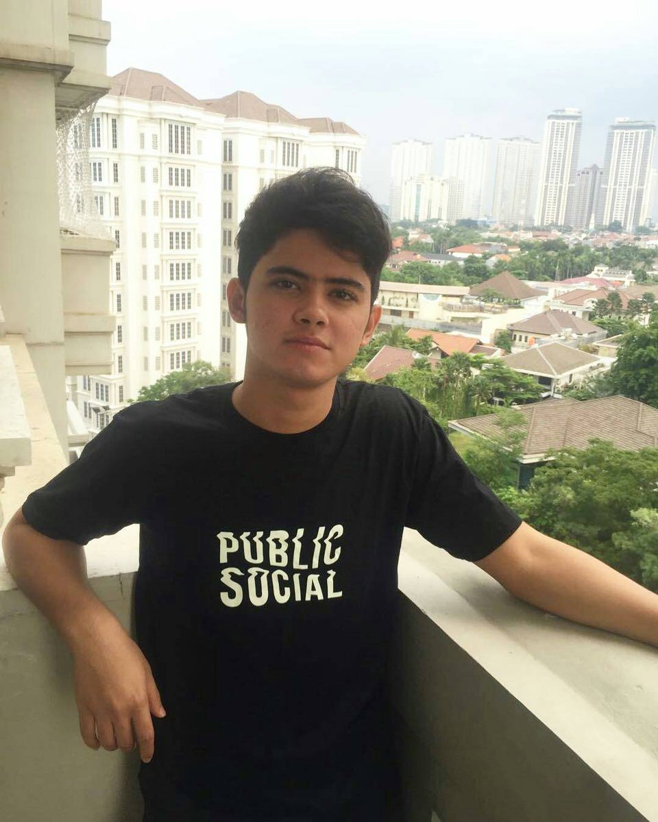 chocopieday's tweet photo. Hai kamu yg lagi dikangenin banyak org!!! Miss you!😚❤ @alysyarief https://t.co/zjPYRZ0V0D