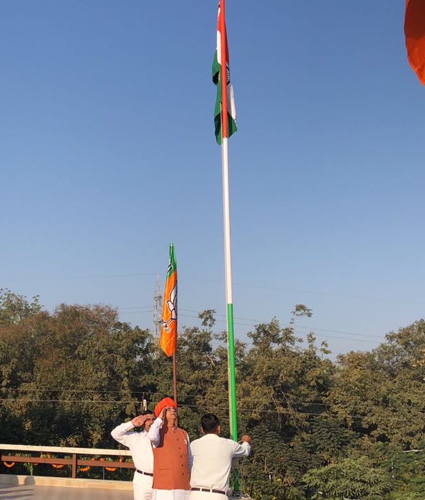 IKJadejaBJP's tweet photo. પ્રજાસત્તાક પર્વ નિમિત્તે પ્રદેશ કાર્યાલય-શ્રી કમલમ્‌, કોબા, ગાંધીનગર ખાતે ધ્વજવંદન કાર્યક્રમ https://t.co/6nQO9Zou1a