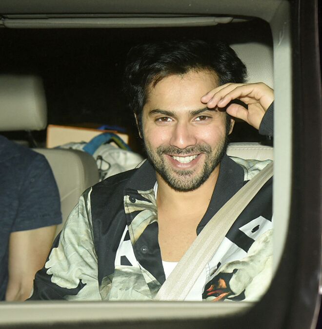 bombaytimes's tweet photo. Rekha, @Varun_dvn, @KajolAtUN, @sonakshisinha attend the @filmpadmaavat screening! https://t.co/TQgDUrhyk7