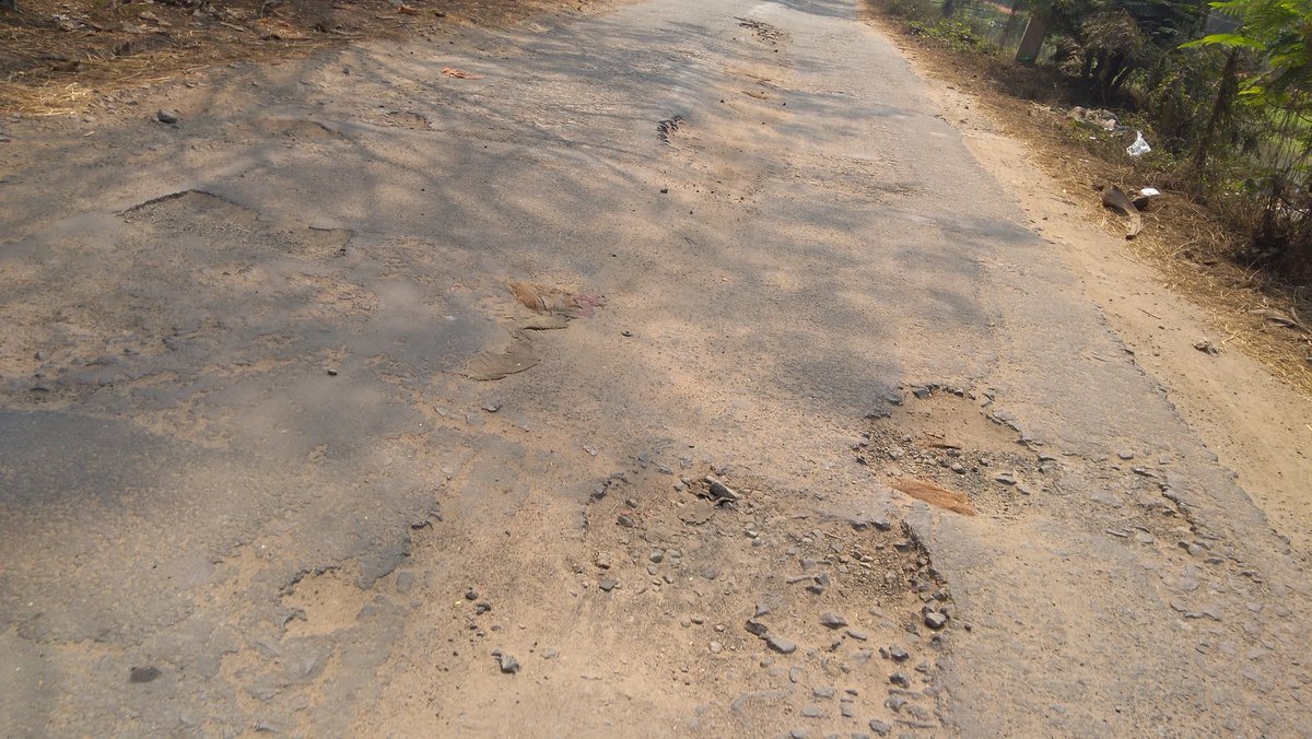 rajasekhark15's tweet photo. #lokeshnara 
#telugudesamparty 
#narachandrababunayudu 
From last 5years road is very worst situation,
This is the main transportation road over 30 villages,
#Location...
Tatipaka to Mulikipalli,
Pin code- 533249 to 533248,
Razole mandal, east godavari district. https://t.co/8C9xYgJAGz