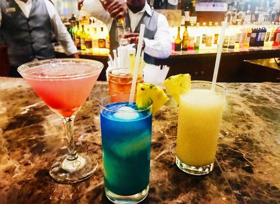 OceanBlueSand's tweet image. There's no better day to grab your favorite cocktail than #ThirstyThursday, hope your day rocked! #Cocktails #Mixology #Cheers Photo credits: @juliassecrets