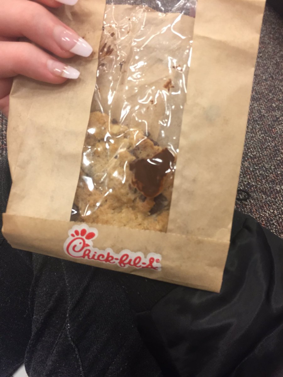 thicnfit's tweet photo. When your Chick-fil-A cookie you worked out for is hard AF 😭😭#ChickfilA #sosad #stilllovethem https://t.co/32SFfbum5o