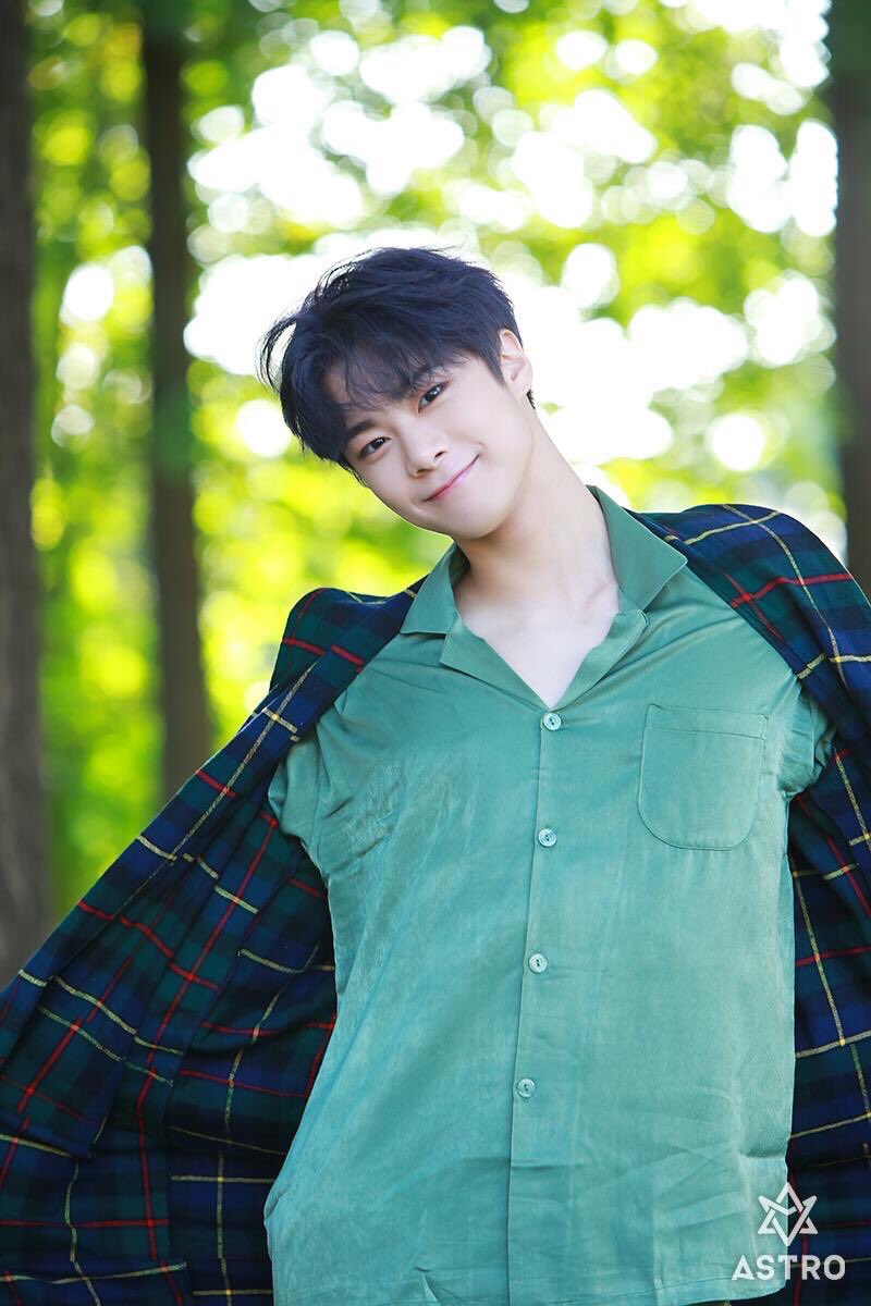 aksnesia's tweet photo. #HappyMoonBinDay to our talented and lovable puppy-cat! https://t.co/KXWy4LbCtM