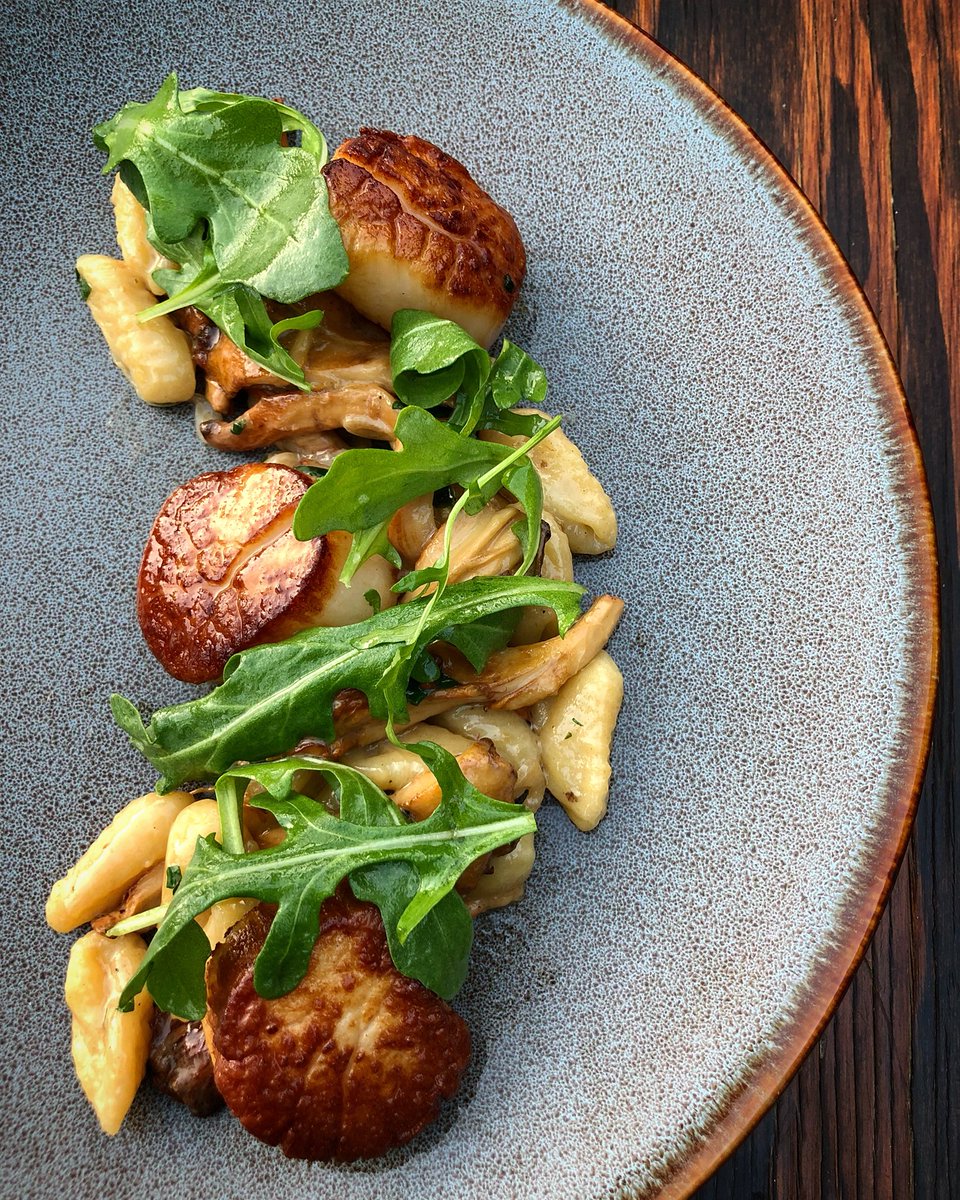 barbrix's tweet photo. New on the menu: pan-seared diver scallops with housemade ricotta cavatelli and chanterelle mushroom ragu #barbrix #omg #delish #chefsofinstagram #foodie #prettyfood #tasty https://t.co/BesZaPSw8H
