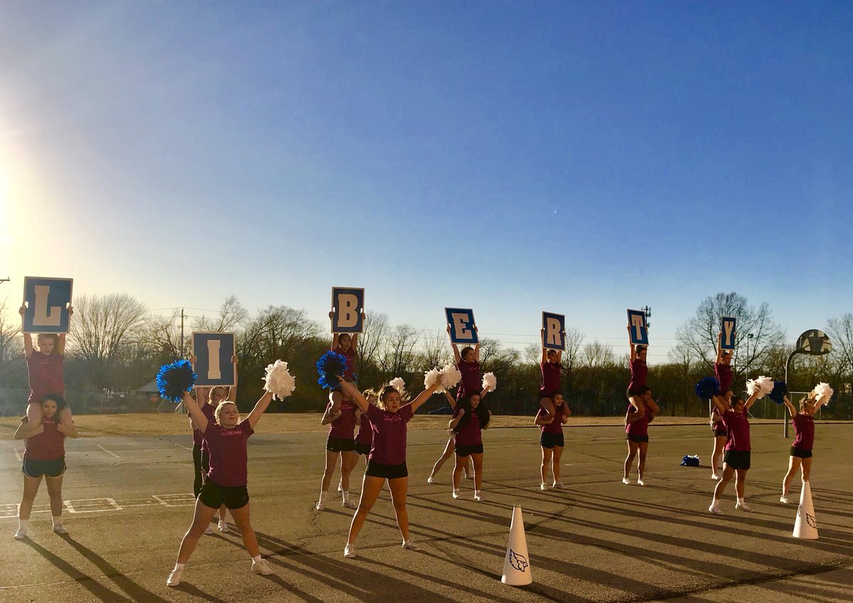 LHSJaysCheer's tweet photo. Perfect day! 2 weeks out! UCA Nationals WE are ready for You! #UCAnationals #2018goals #MOsun https://t.co/Vl8Q1CcmNW