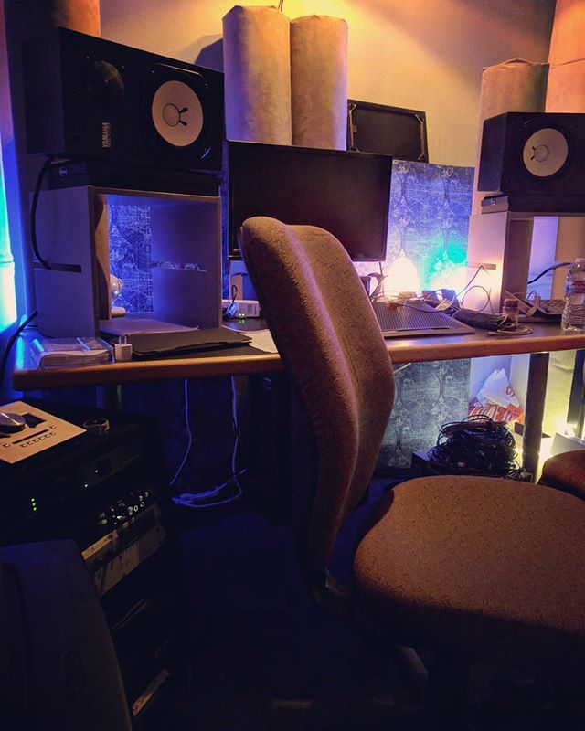SLIGmusic's tweet photo. Thursday night

#recordingstudio #musicstudio #ns10 #newsounds #newyear #makemusic https://t.co/ZtO3it5DUG