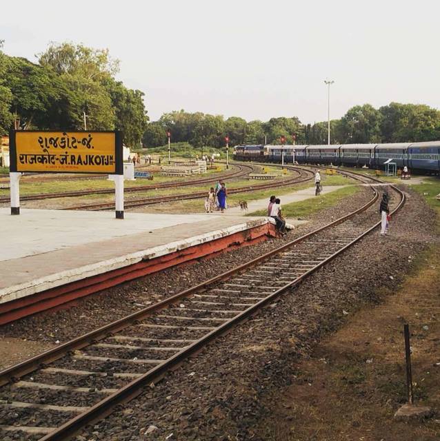 आज से 1 महीने के लिए गुजरात दौरे पर जा रहा हूँ । कुछ दिन गुज़ारेंगे गुजरात में और वहाँ की सच्चाई रखेंगे आप के सामने । 
फ़ोल्लो कीजिए हमें क्यूँ की दारू की दारू और पानी का पानी होने वाला है । हाहाहा ।