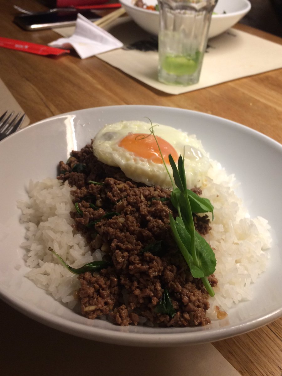 manguisbah's tweet photo. Este plato en Wok ... no va . No es asiático ni es colombiano . Y el sabor es igual . (Menos mal no lo pedí ) @ComoyCuento https://t.co/TNNLXUnLXV