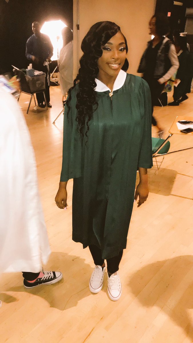 dope_chyna's tweet photo. 💚 A Soon To Be Graduating Pioneer #nmsh #Cap&Gown #lastride #best #Classof2018... #excitedbutnervous https://t.co/mDvDdVKr0B