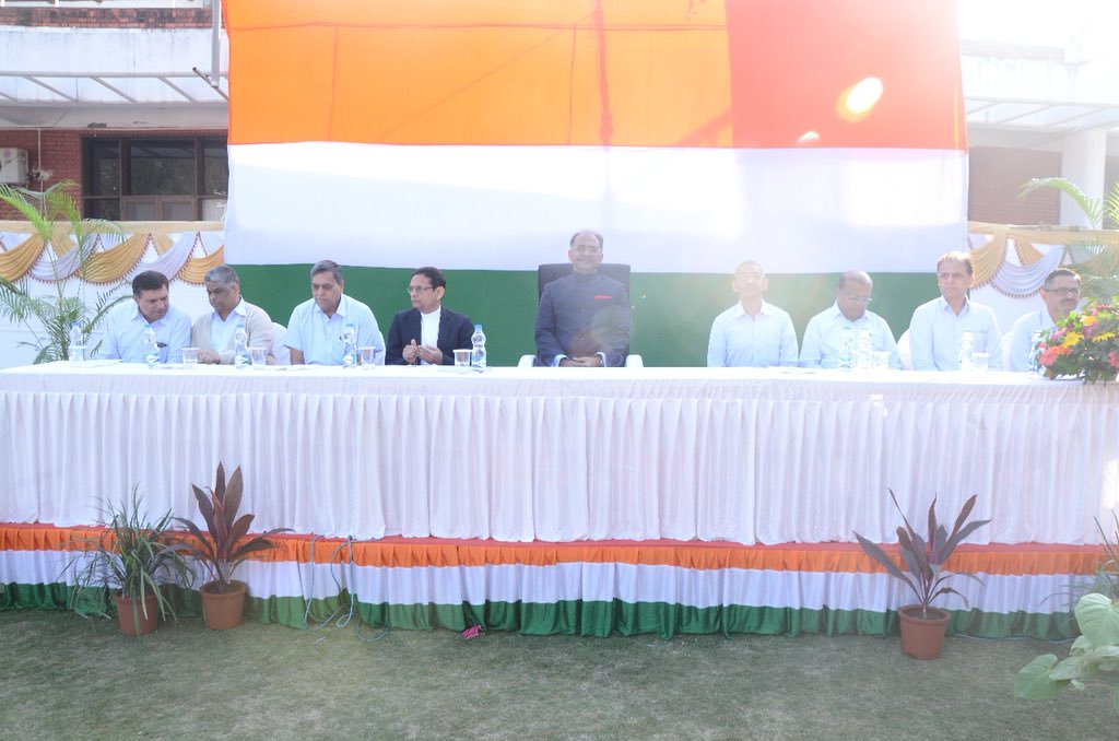 GnfcNeem's tweet photo. @GNFCLTD celebrates this  #RepublicDay not only in mind and spirit but with their presence. Superlative employees presentated with awards⚜️@PMOIndia @CMOGuj @GujLabEmpDept @rashtrapatibhvn @drrajivguptaias https://t.co/TCEjMh10Ls