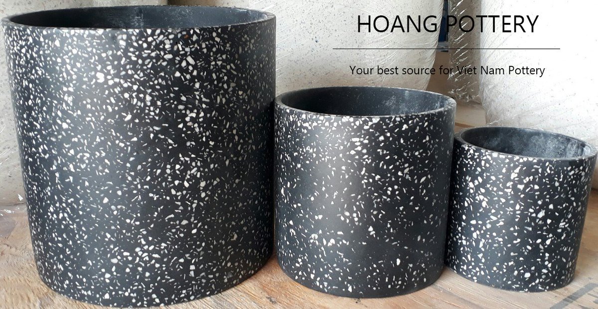 HoangPottery's tweet photo. And the #stable #modern #black #poly #round #planters.✨🌿🌱
#vietnam #pottery #pot #planter #flowerpot #durable #durablepot #durableplanter #polypot #polyplanter #garden  #moderndesign #modernstyle #blackpot #blackplanter #roundpot #roundplanter #handmade #decor #decoration https://t.co/tGJ8yfJTdE