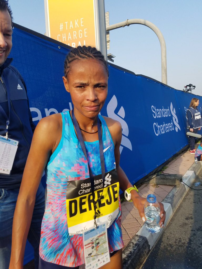 Jamaicamufa's tweet photo. Ethiopia's Roza Dereje is your 2018 Dubai Marathon champion, running 2:19:17 CR and New PB #DubaiMarathon2018 @ESMINTL @NikeRunning https://t.co/wGnUSW6VqK