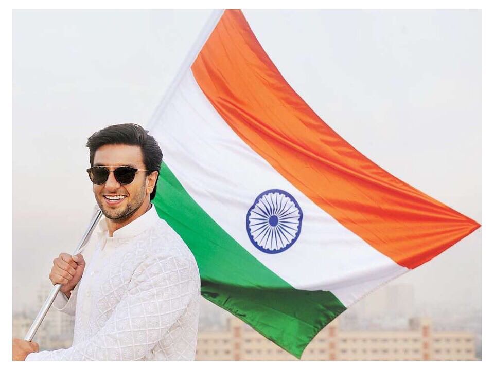 RanveerOfficial's tweet photo. Happy Republic Day! 😇
#jaihind 🇮🇳 https://t.co/e9OCdm6LW5